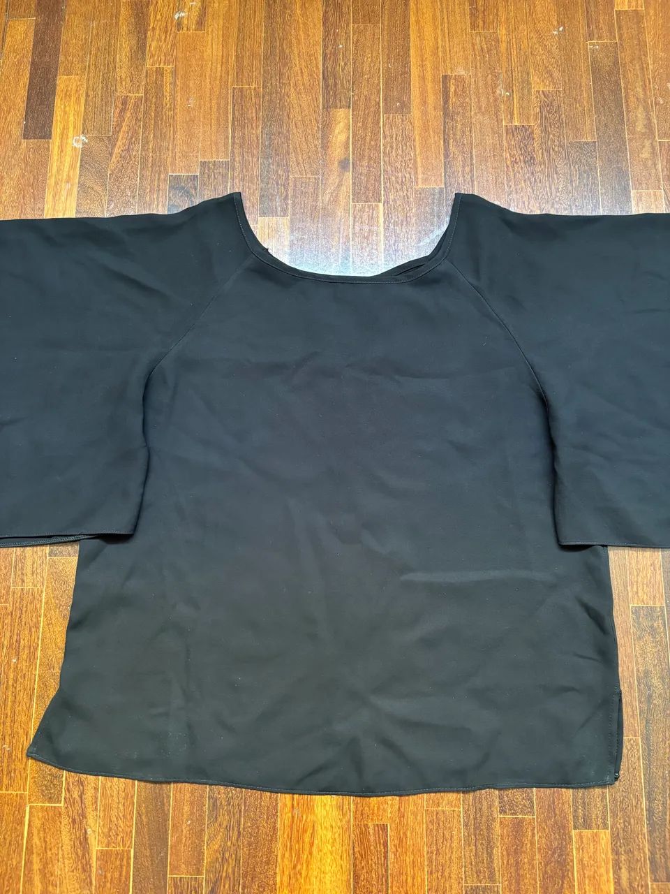 Blusa Preta Doce Flor - Modelagem Ampla - M/G - Foto 4