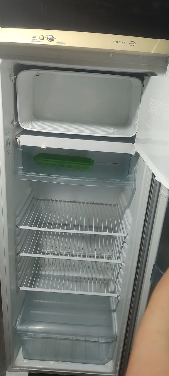 GELADEIRA ELECTROLUX COM DEGELO AUTOMÁTICO  - Foto 3
