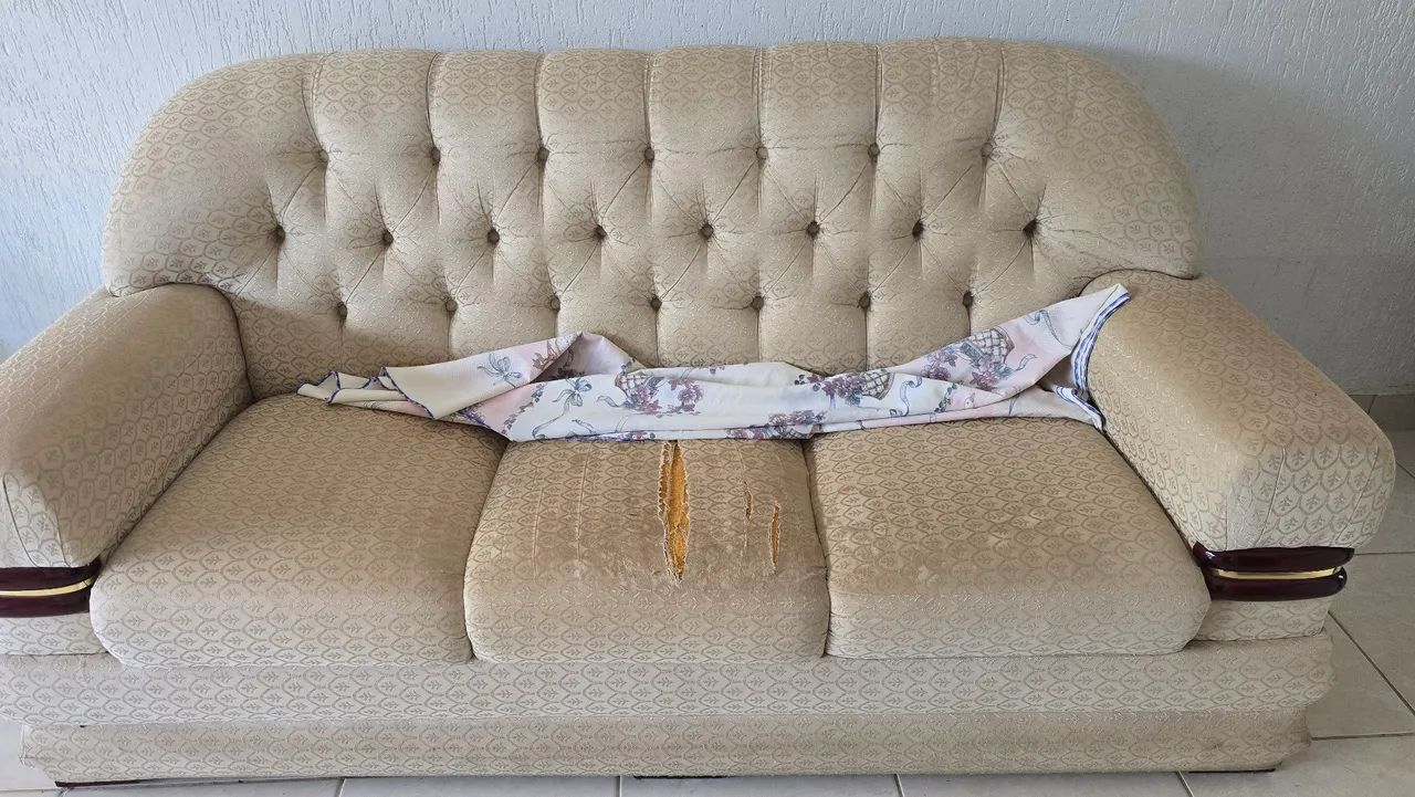 Sofa usado471886729377884161