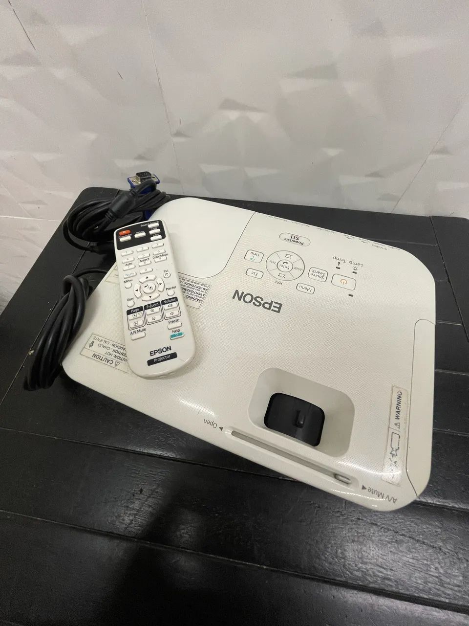 Projetor Epson X14 em ótimas condições  - Foto 4