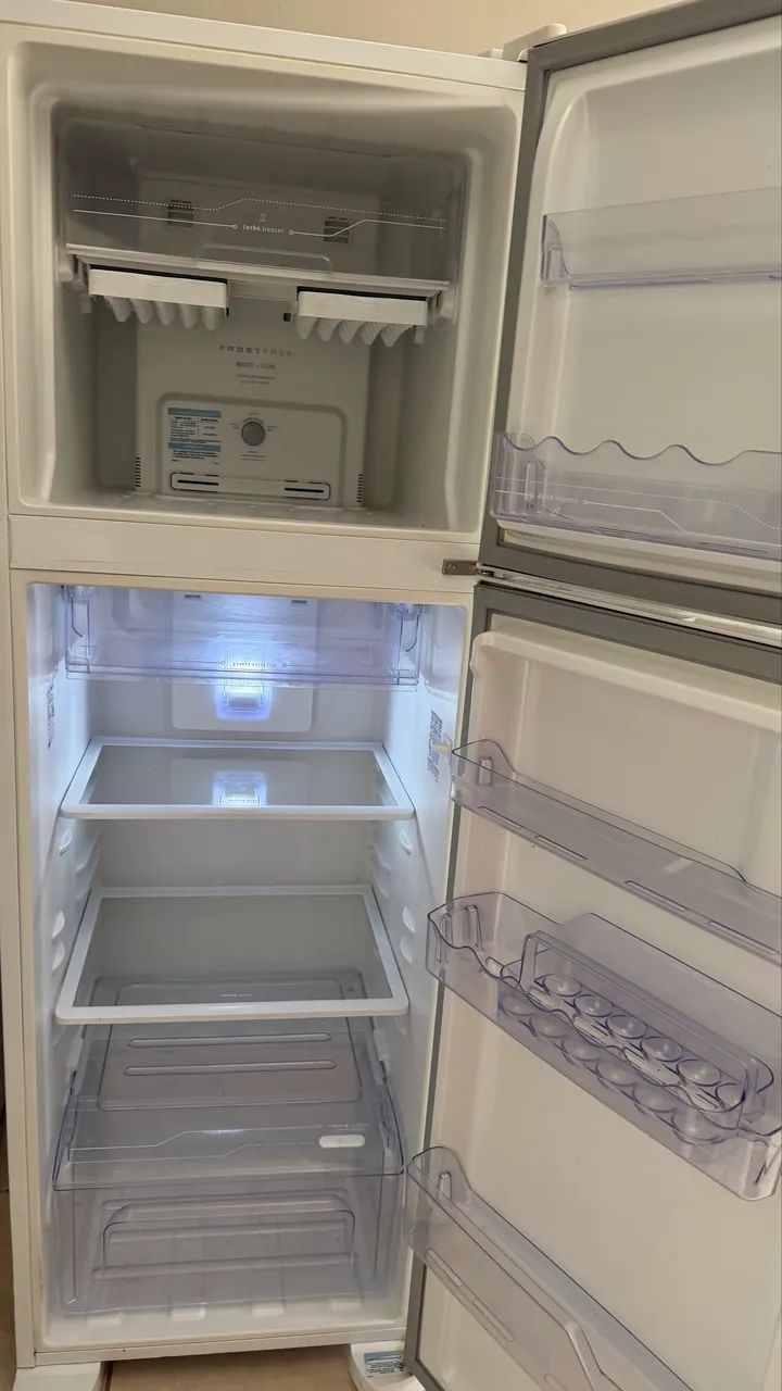 Geladeira Eletrolux Duplex Semi nova  - Foto 4