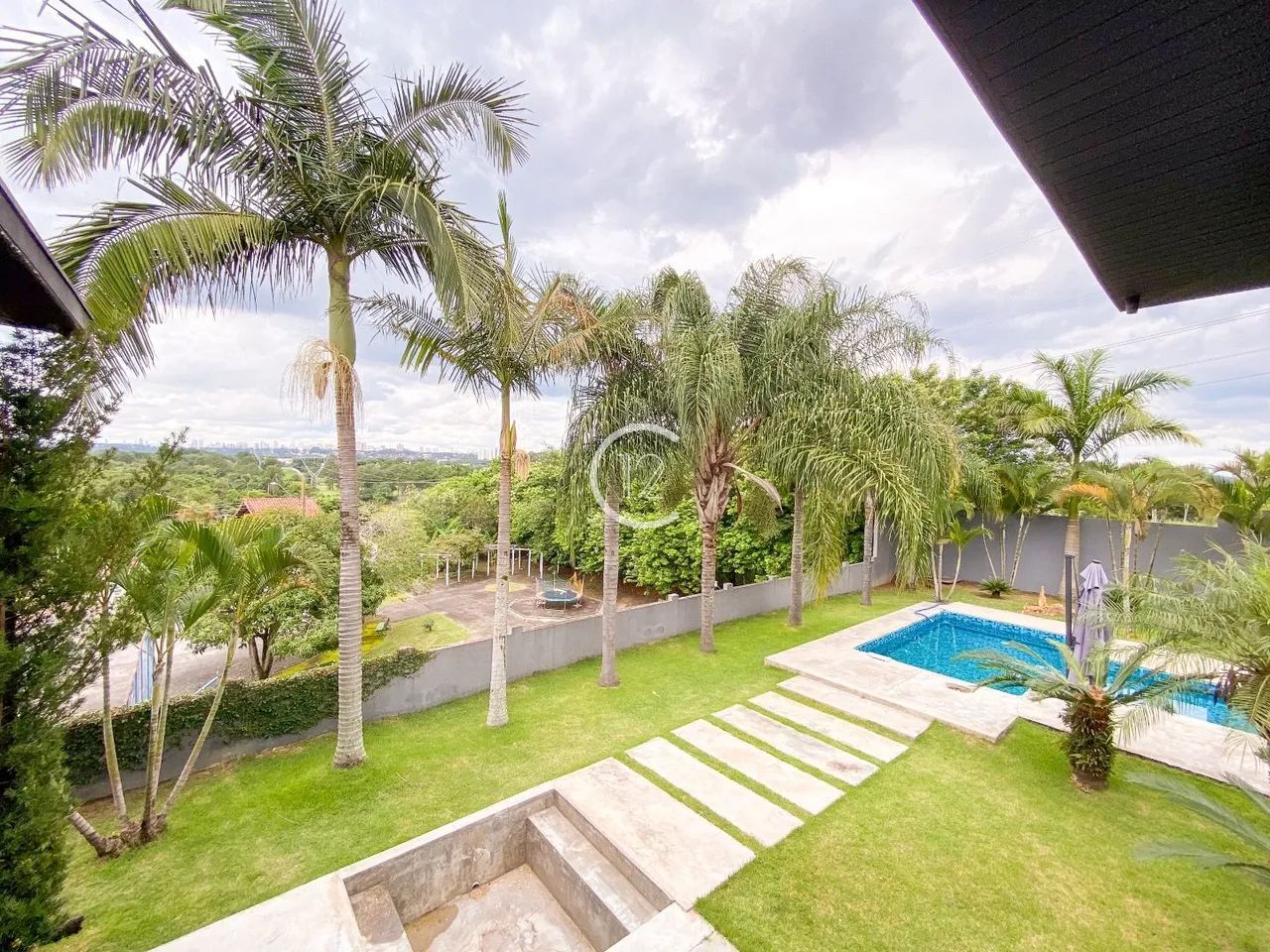 Sobrado com 4 quartos (sendo 3 suítes), 450 m² - venda por R$ 3.900.000 ou aluguel por R$