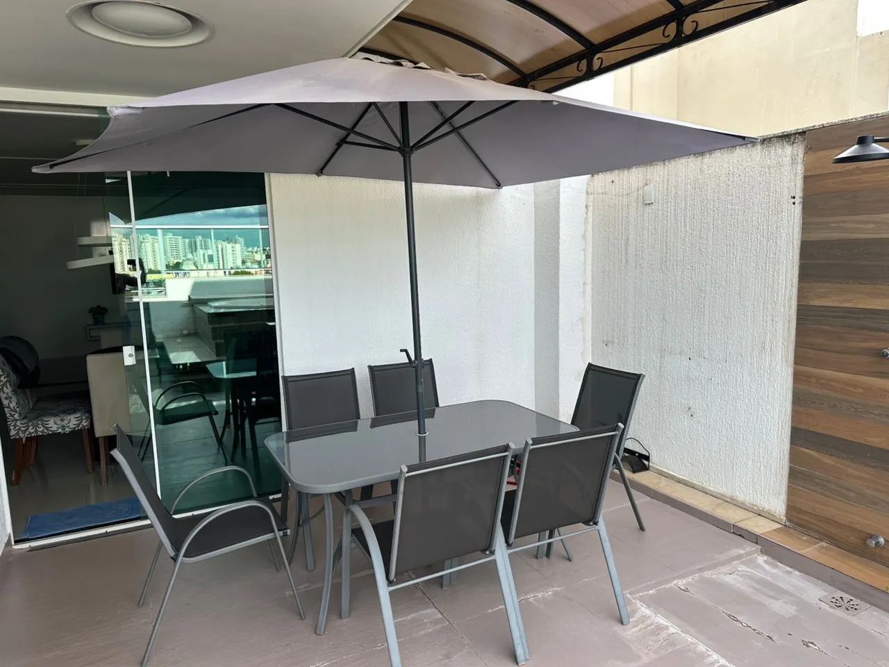 Conjunto de mesa e cadeiras com ombrelone - Foto 3