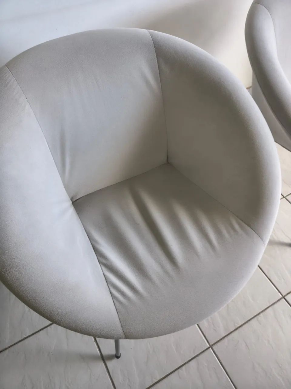 Poltrona tecido chenille cinza impermeável - Pés de inox - Foto 2