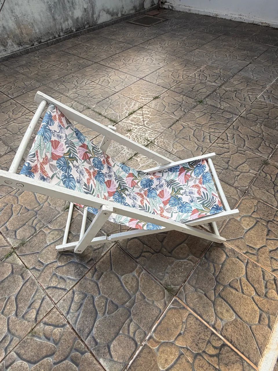Cadeira espreguiçadeira de madeira 