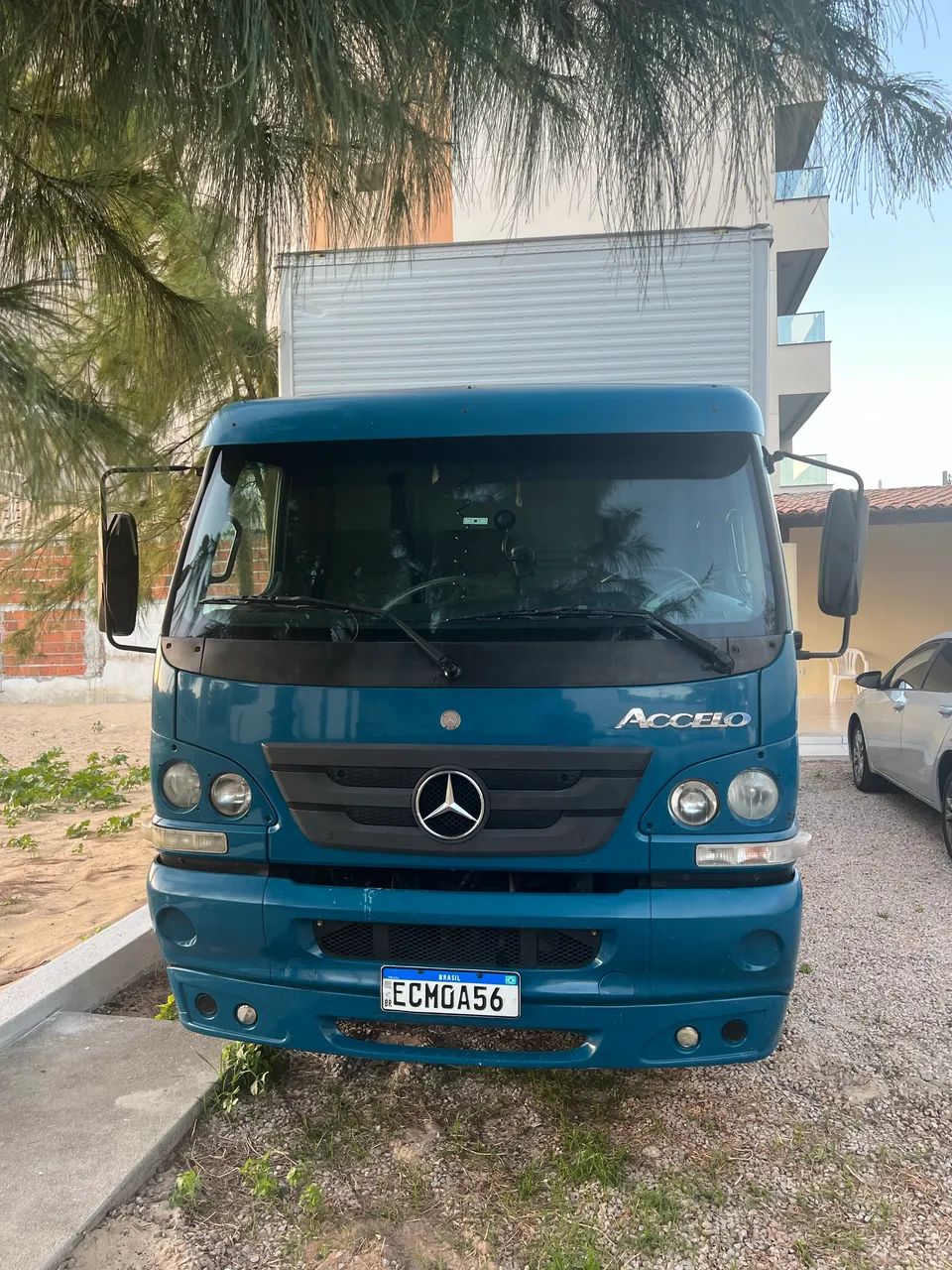 Accelo 815 2013 Baú de 6,40m - Foto 4