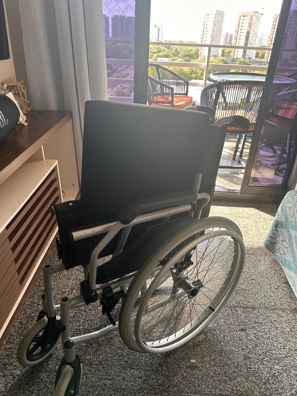 CADEIRA DE RODAS DELLAMED D600 - LEVE E RESISTENTE