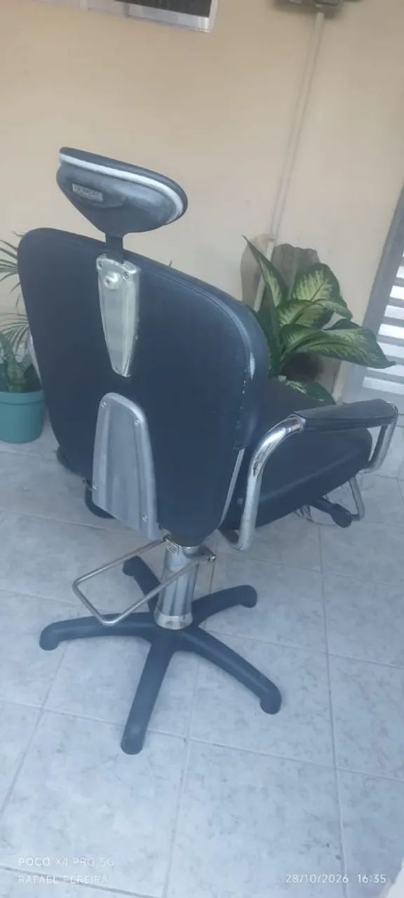 Vendo Cadeira de Barbeiro R$ 450  - Foto 4
