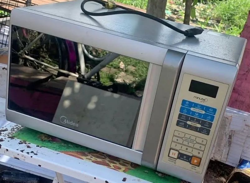 Vendo microondas em perfeito estado, funcionando perfeitamente no precinho!