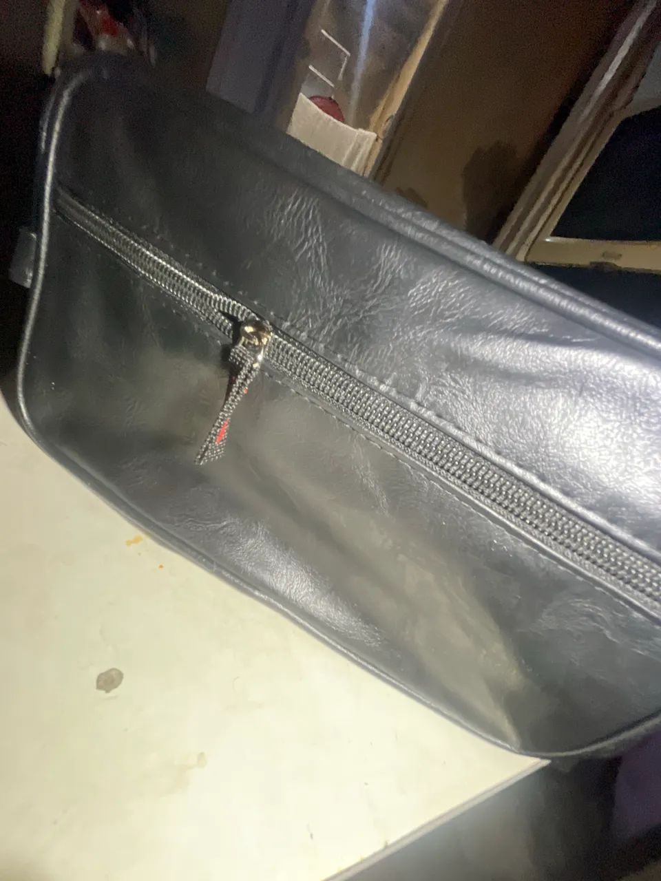Necessaire preta de couro bolsa estojo  - Foto 3