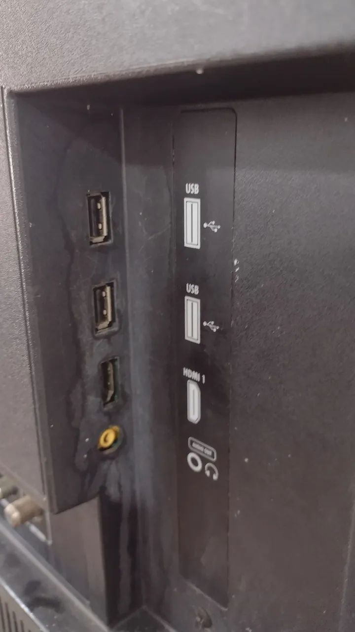 Tv Semp Toshiba 48 polegadas com entradas HDMI USB LAN Av e fone de ouvido e controle remo - Foto 5