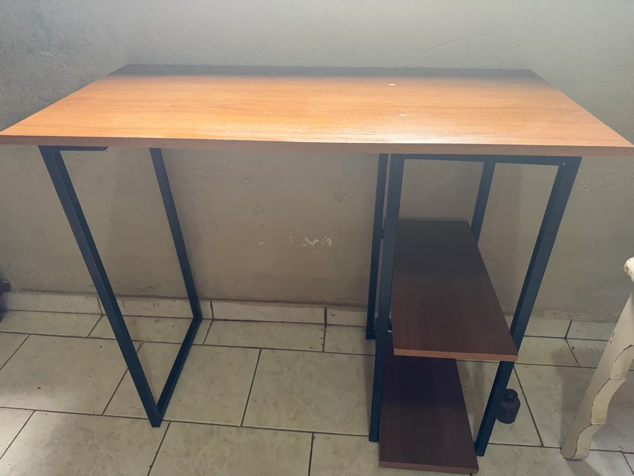 Escrivaninha com detalhes 