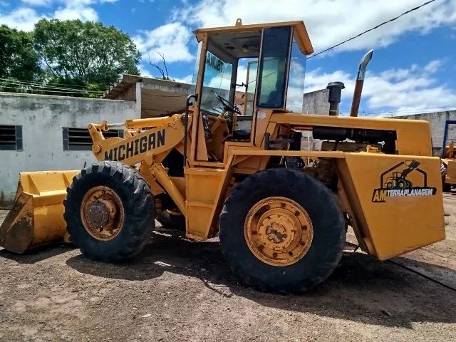 PA CARREGADEIRA MICHIGAN 75 III  ANO 1980 