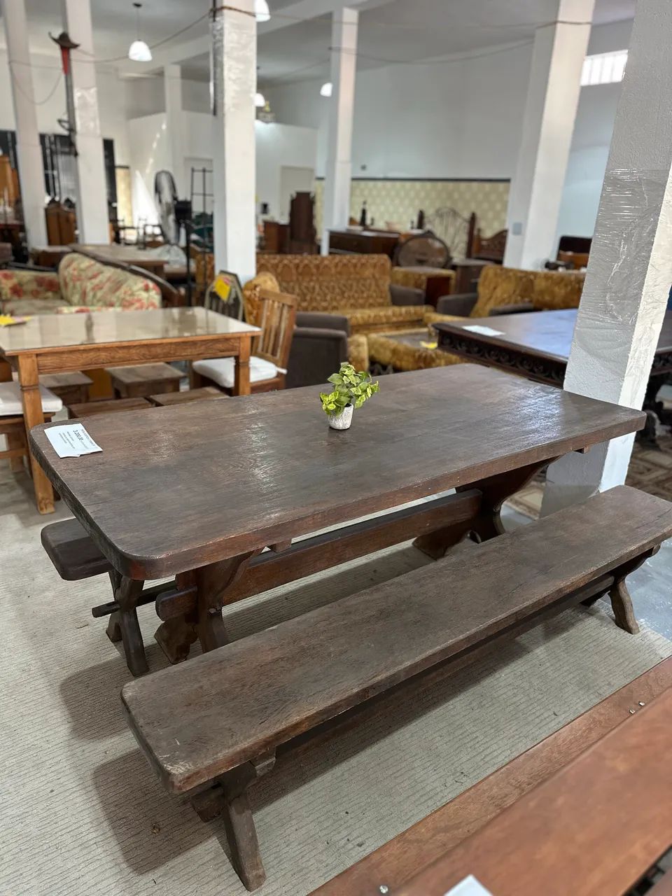 Mesa de madeira com 2 bancos  - Foto 3