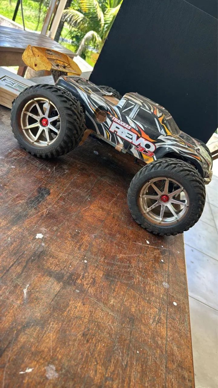 Traxxas revo convertida 4s 2200kv completa - Foto 2