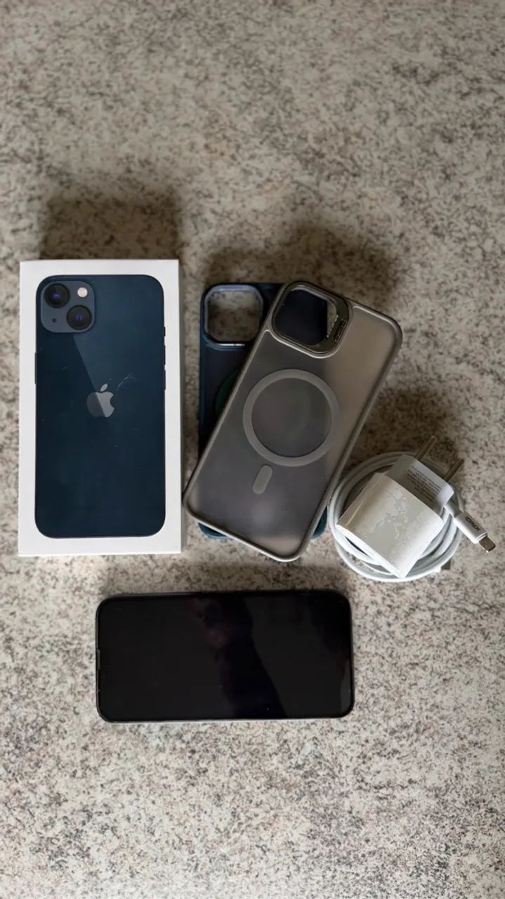 iPhone 13 Midnight 128GB ótimo estado com caixa, carregador e duas cases MagSafe
