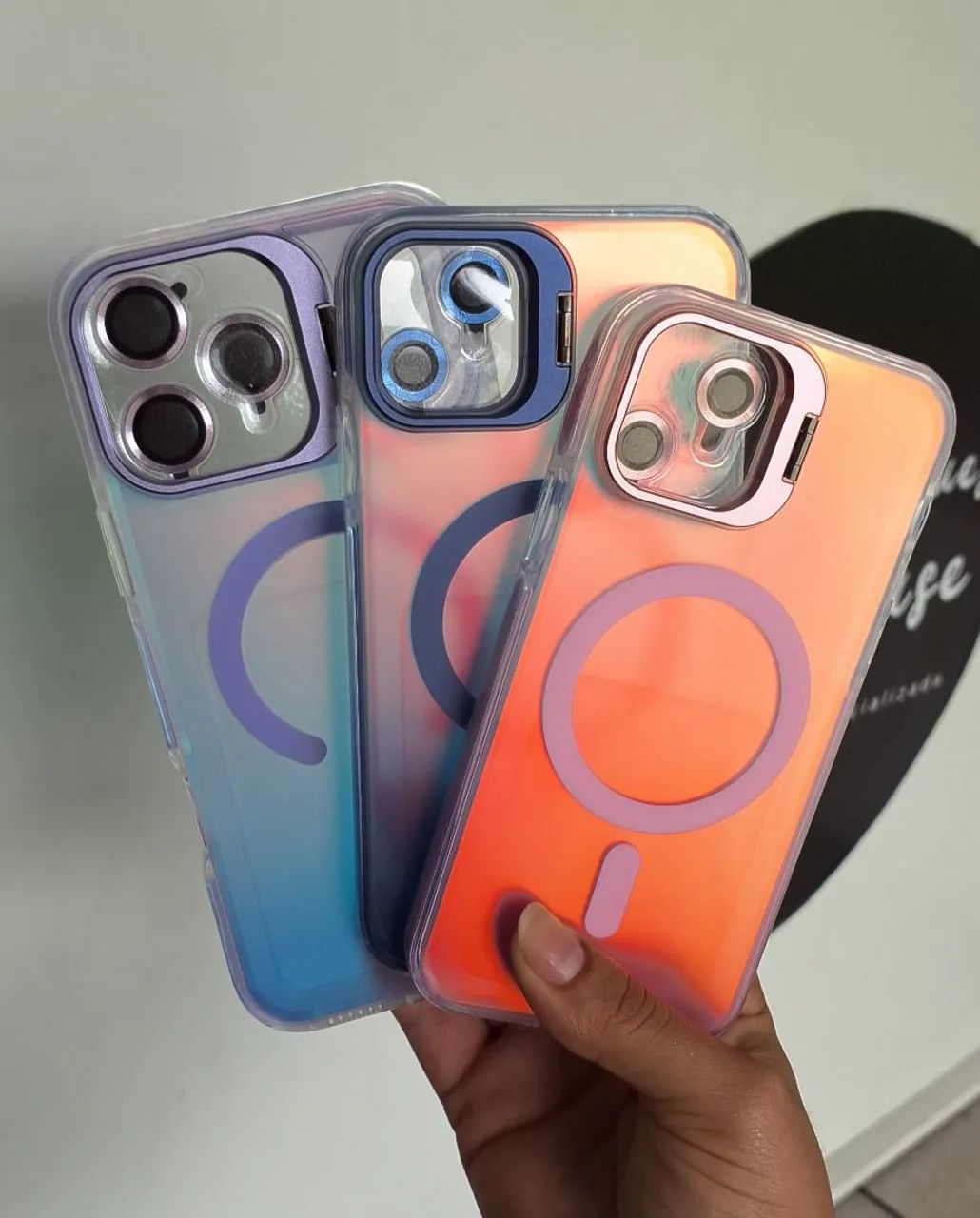 CAPA FURTADORCOR P/ IPHONE COM MAGSAFE 
