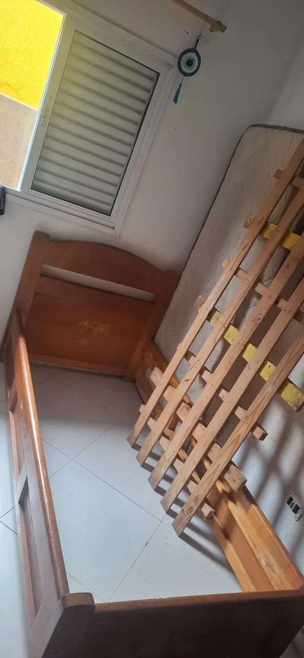 Cama madeira maciça com colchão 