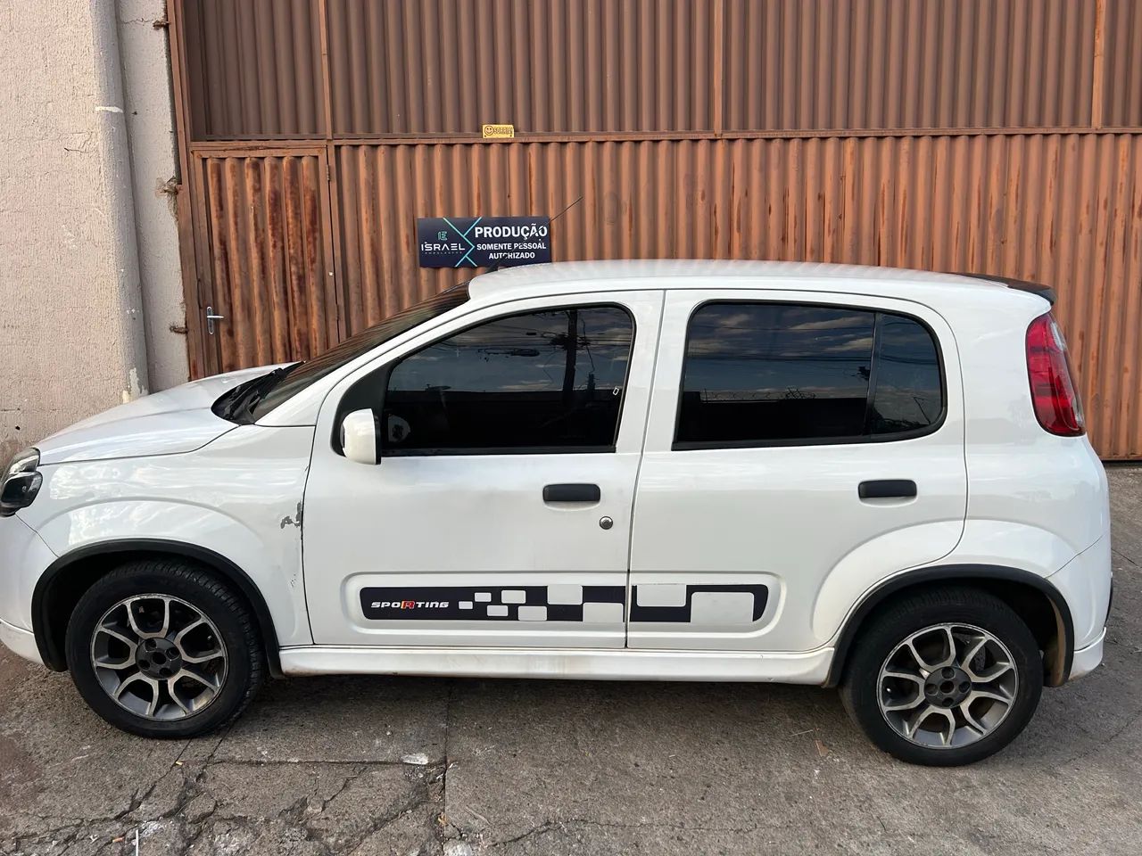 Fiat Uno Sporting 1.4 EVO Fire Flex 8V 4P 2013 - Foto 3
