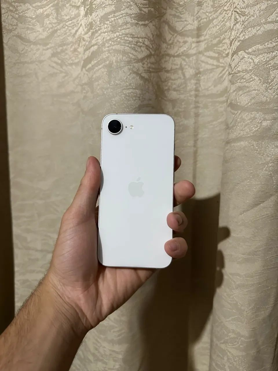 Vende-se ou troco Iphone 16e