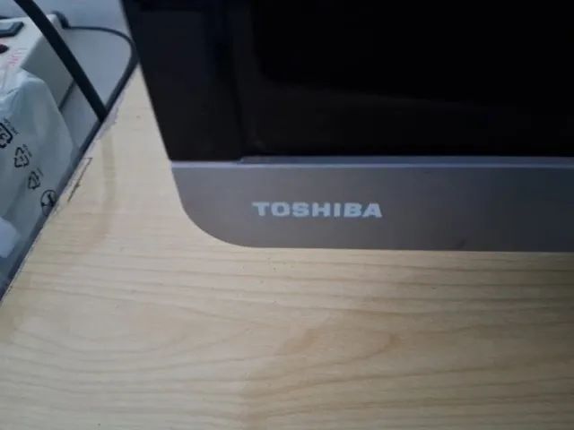 tv toshiba 40 polegadas com os ledes queimados. sem o controle