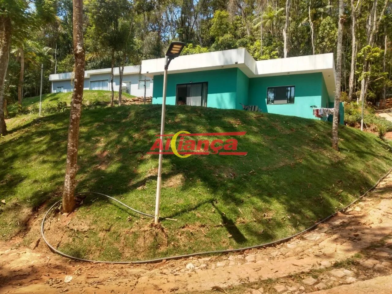 CASA TERREA ARUJÁ - 2 QUARTOS - 1 SUITE - 3 VAGAS