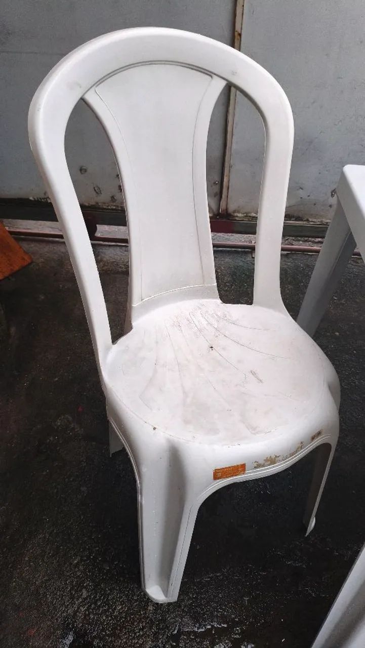 Mesa de plástico com duas cadeiras  - Foto 3