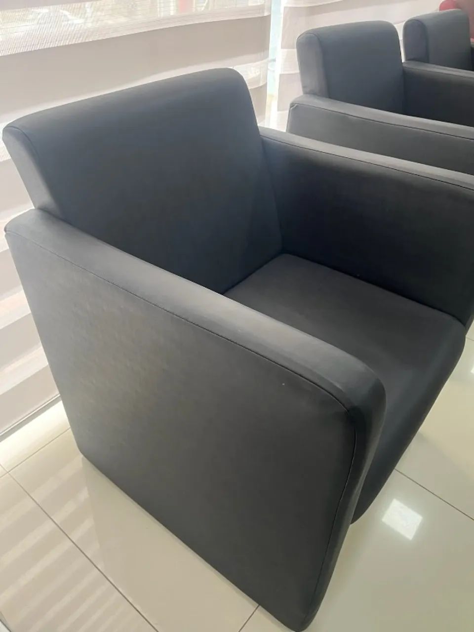 POLTRONAS EM COURINO (C041) - Foto 4