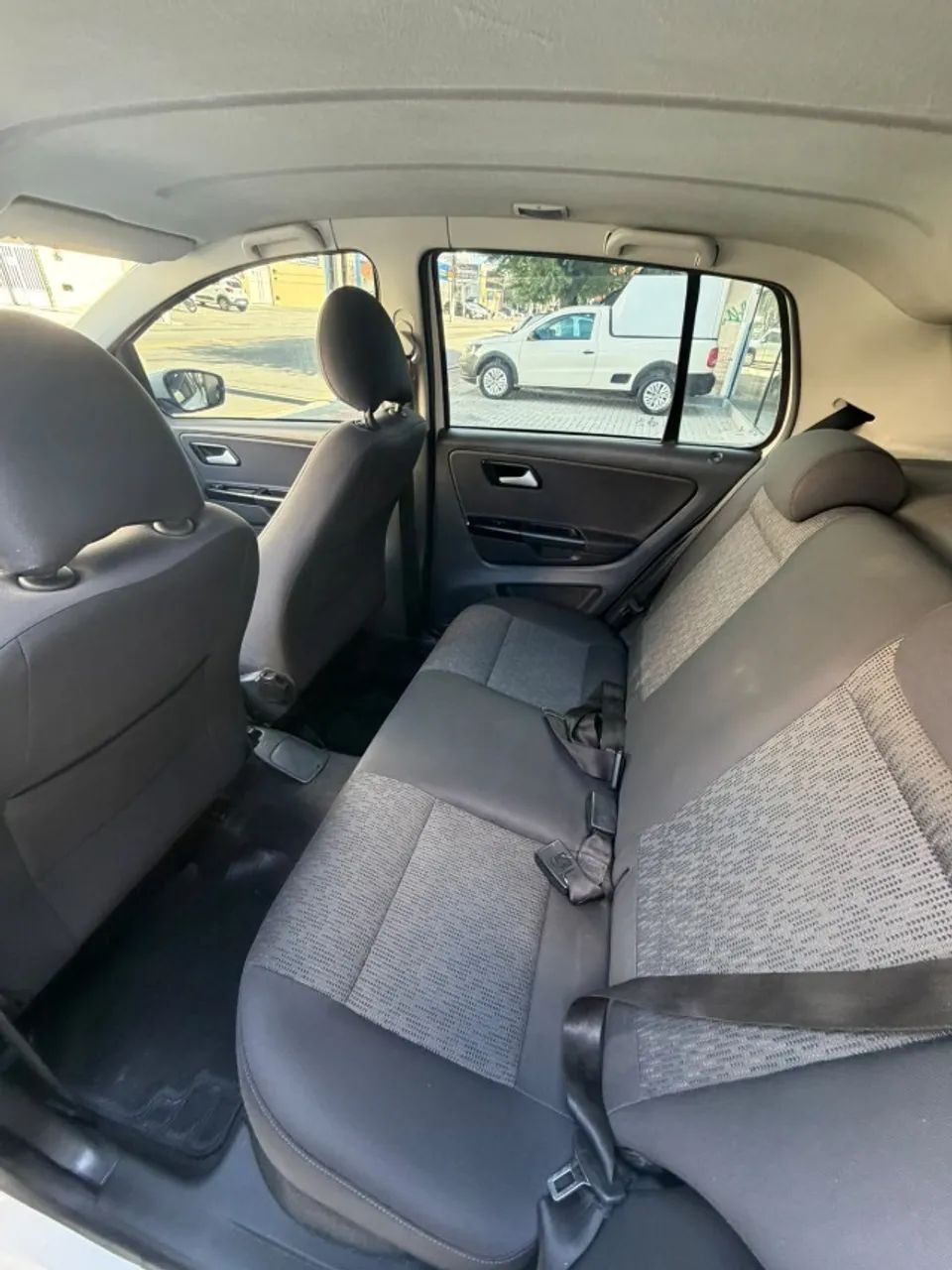 Volkswagen Fox 1.0 MI Total Flex 8V 5P 2013 - Foto 5