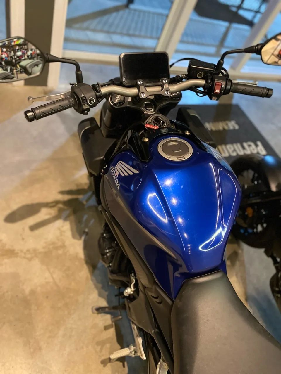 CB 650 R E-Clutch - Foto 3