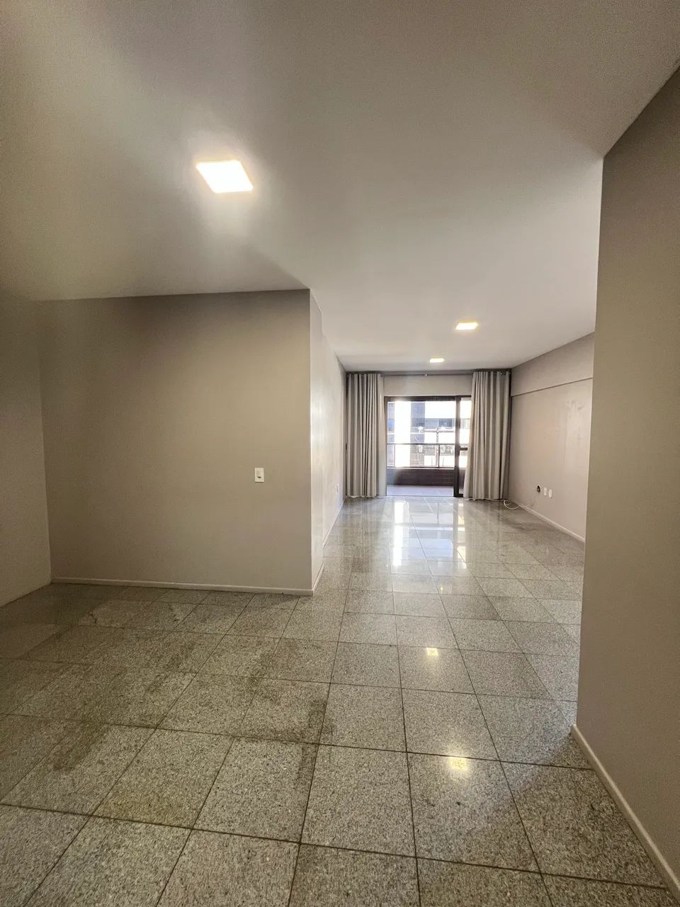 Alugo apartamento 3/4 - 120m2 | Jatiuca - Foto 2
