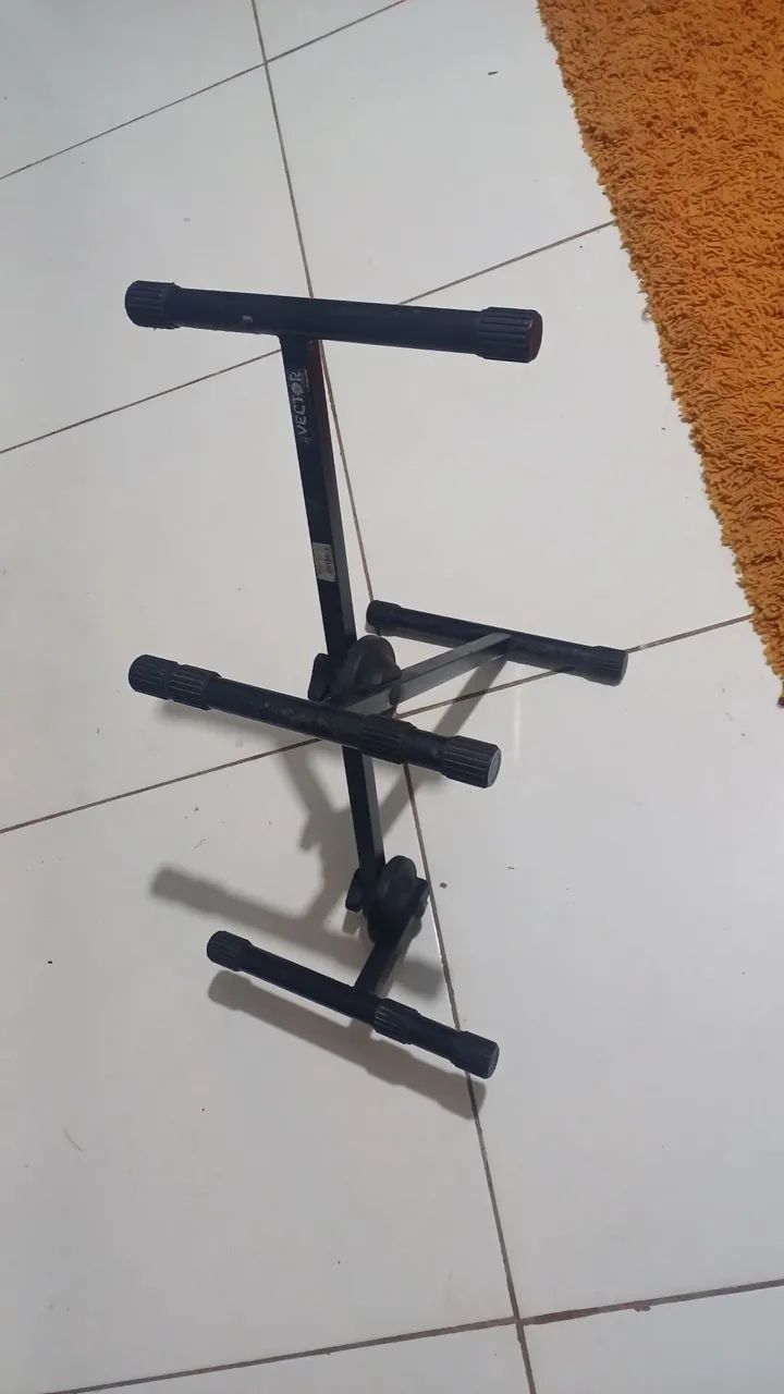 Vendo Suporte de Guitarra ou Baixo e Estante de Partitura musical .o - Foto 5