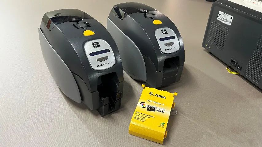 KIT COM 4 MAQUINAS, 2 ZEBRAS ZXP SERIES 3 e 2 HITI FOTO PRINTER