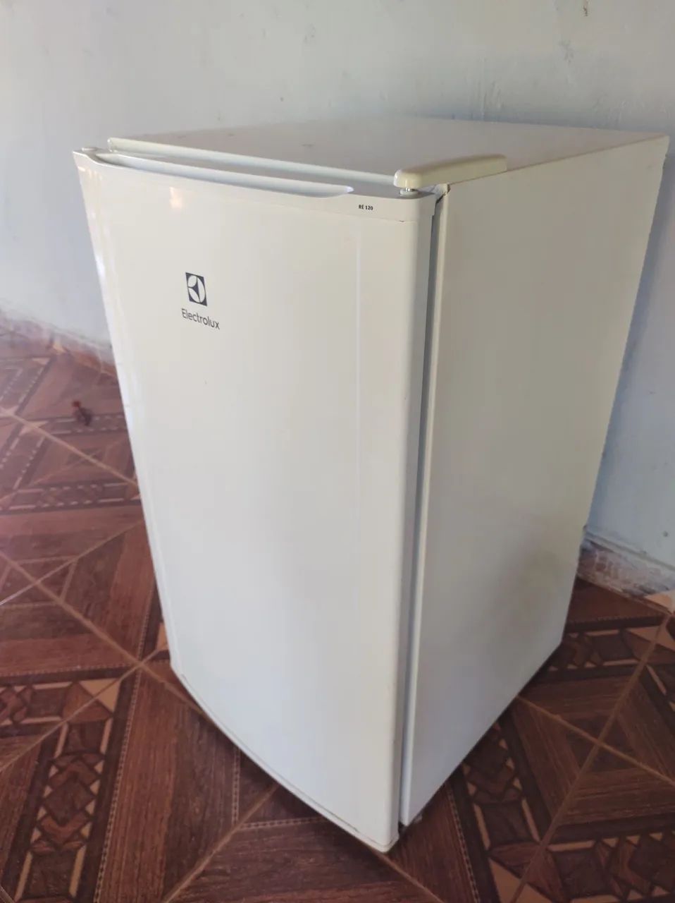 Vendo frigobar Electrolux 122 LTS  - Foto 2