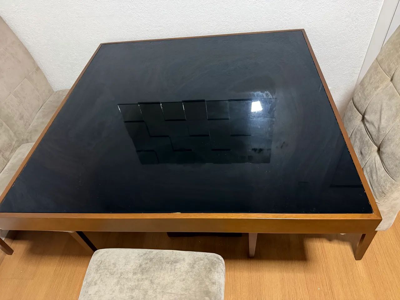 Vendo mesa com 4 cadeiras  - Foto 3