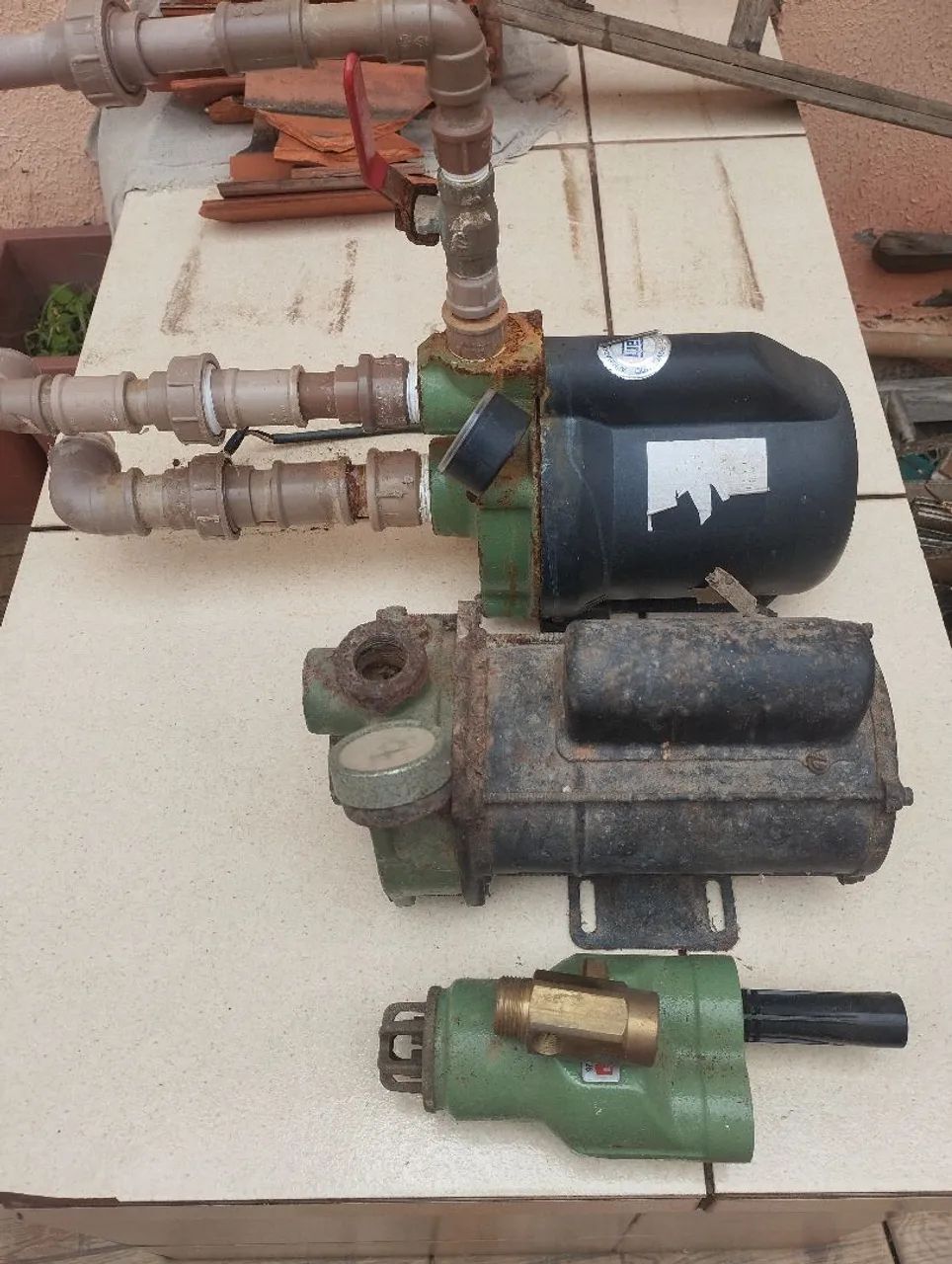 Vende-se uma bomba injetora 