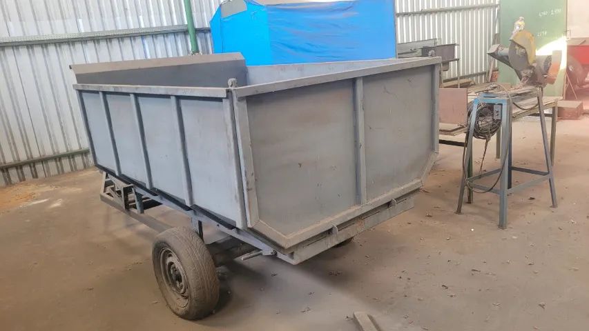 Carretinha agrícola basculável de 2,5m³ com ensilhadeira acoplada sem motor - Foto 3