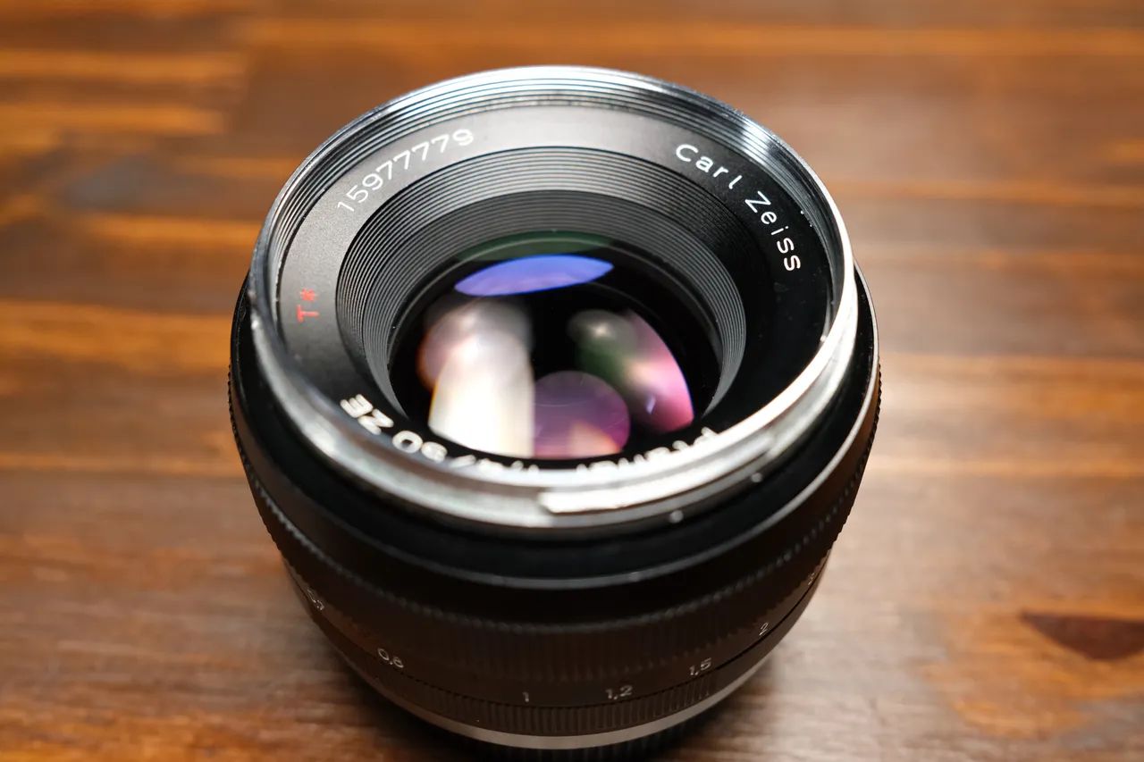 Lente Zeiss Planar T* 50mm f/1.4 ZE p/ Canon EF - Câmeras e