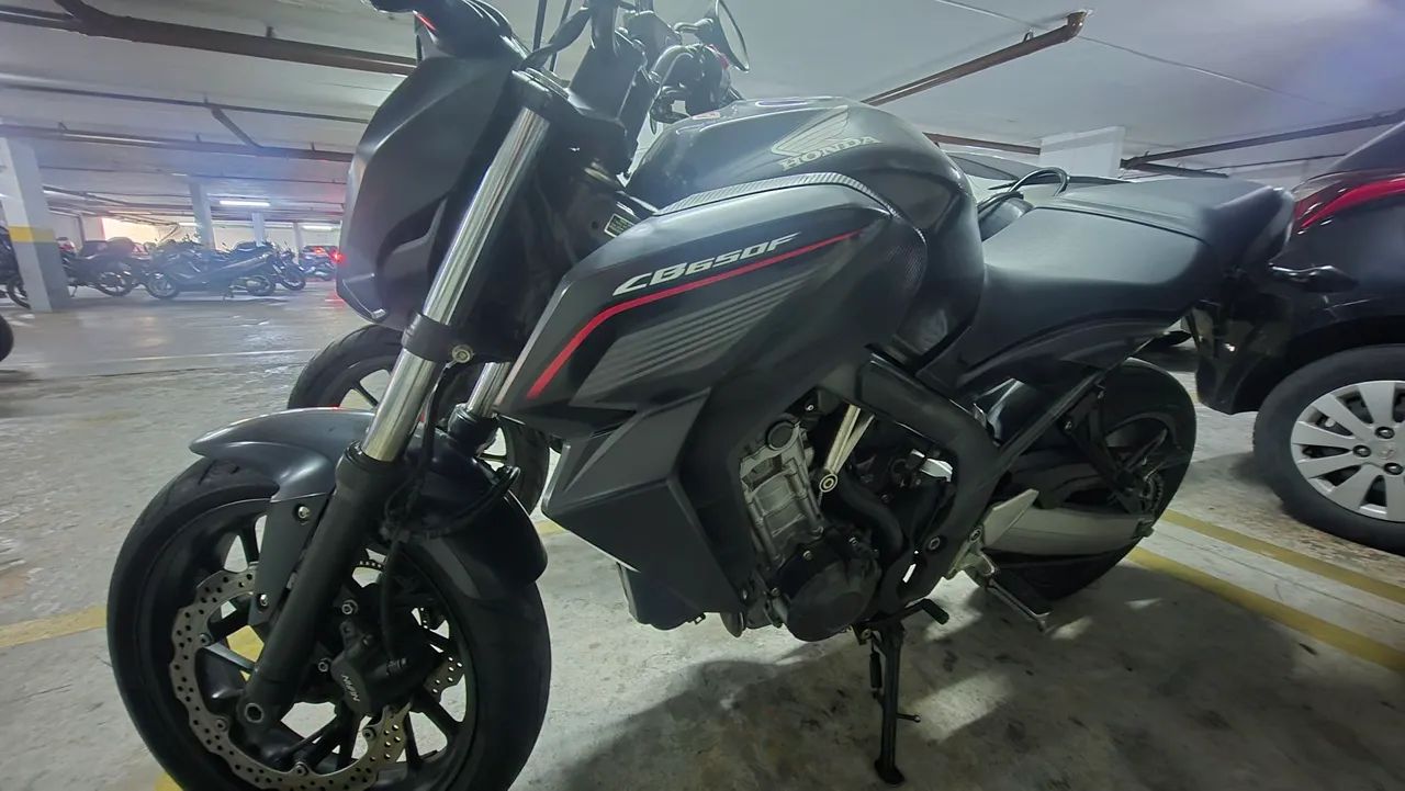 CB650F impecável 