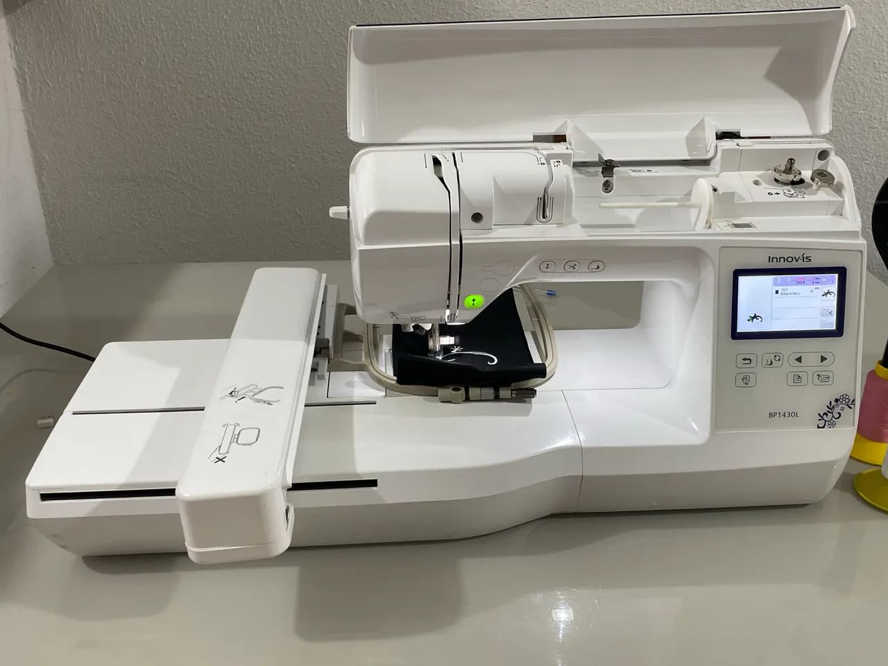 Bordadeira eletrônica doméstica 