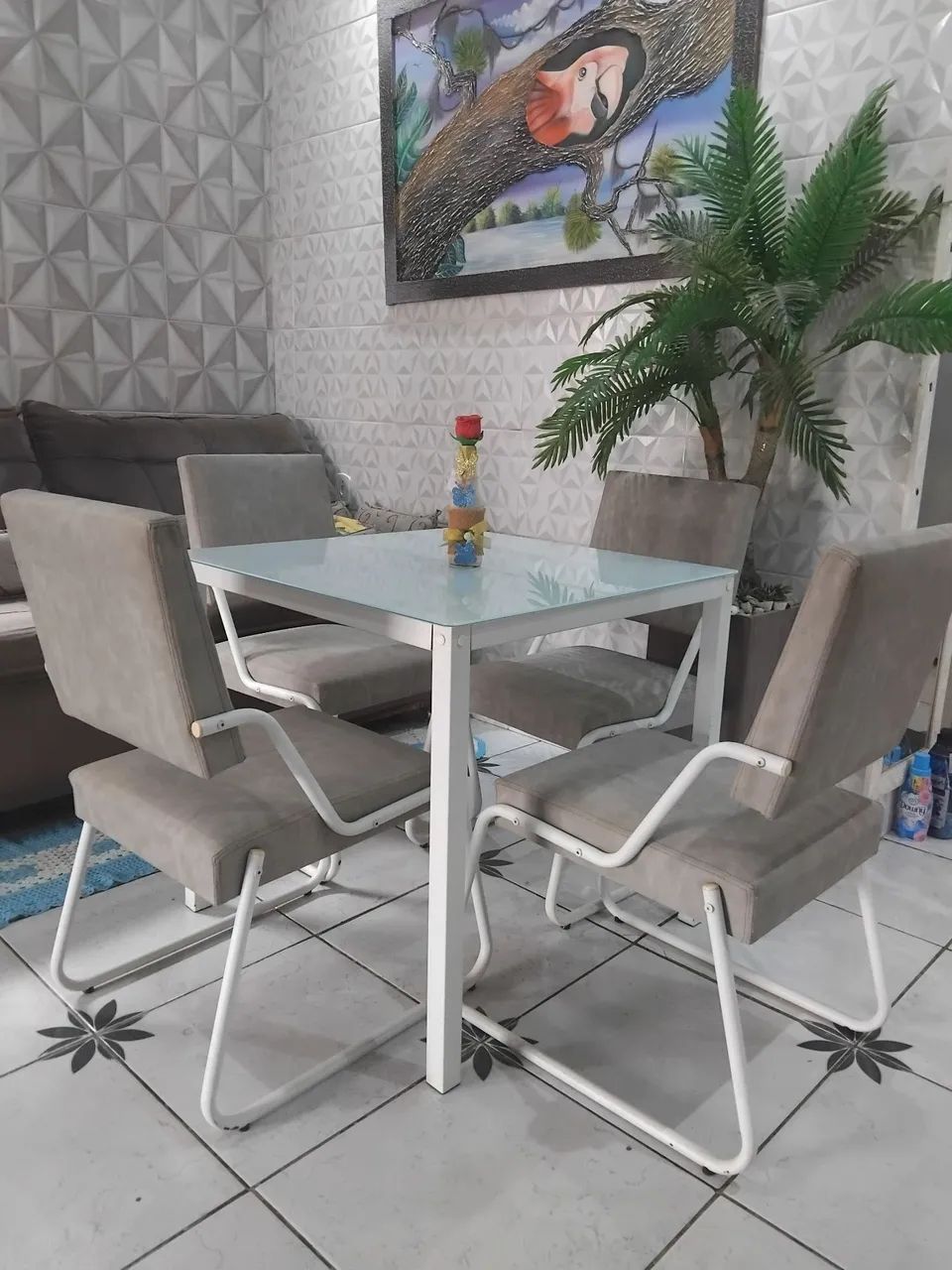 Mesa com 4  cadeiras com tampo d vidro  - Foto 2