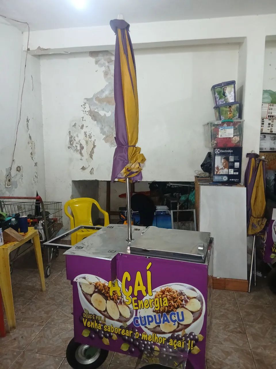 Carrinho para vender açai com frutas 