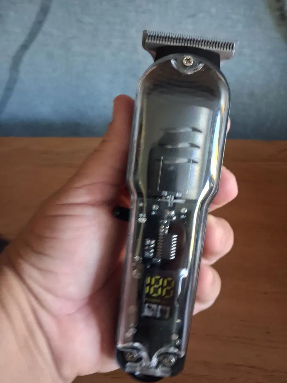 Máquina de Cortar Cabelo e Barba Transparente Recarregável USB - Foto 5