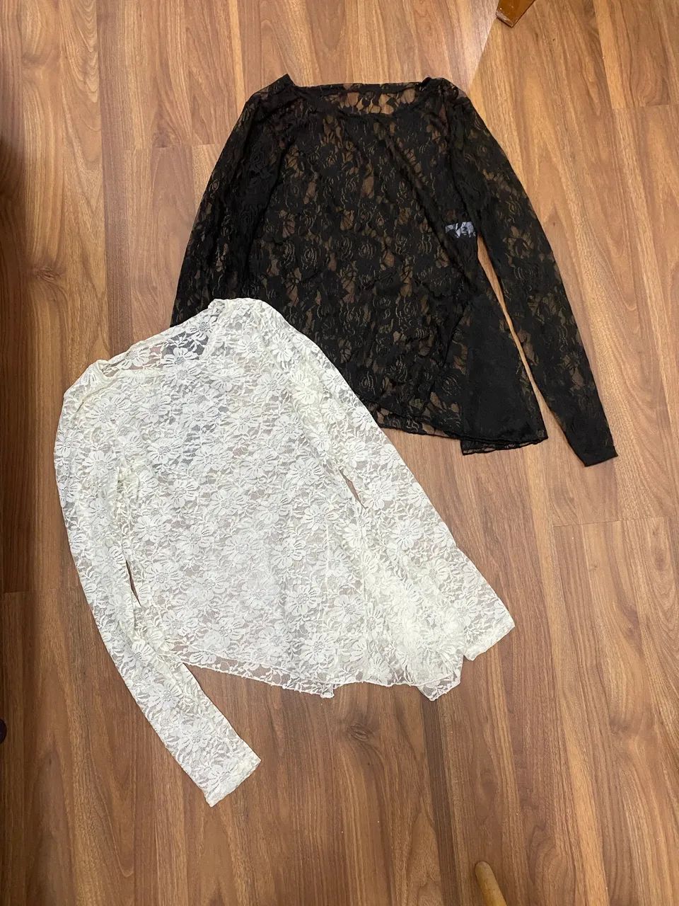 Blusa renda assimétrica 
