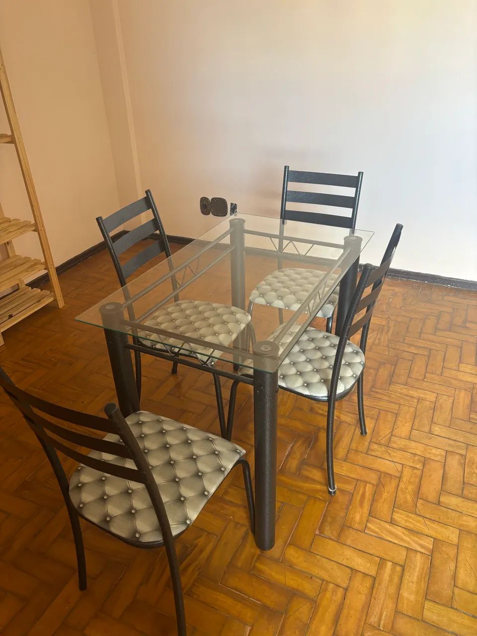Mesa 4 cadeiras e vidro