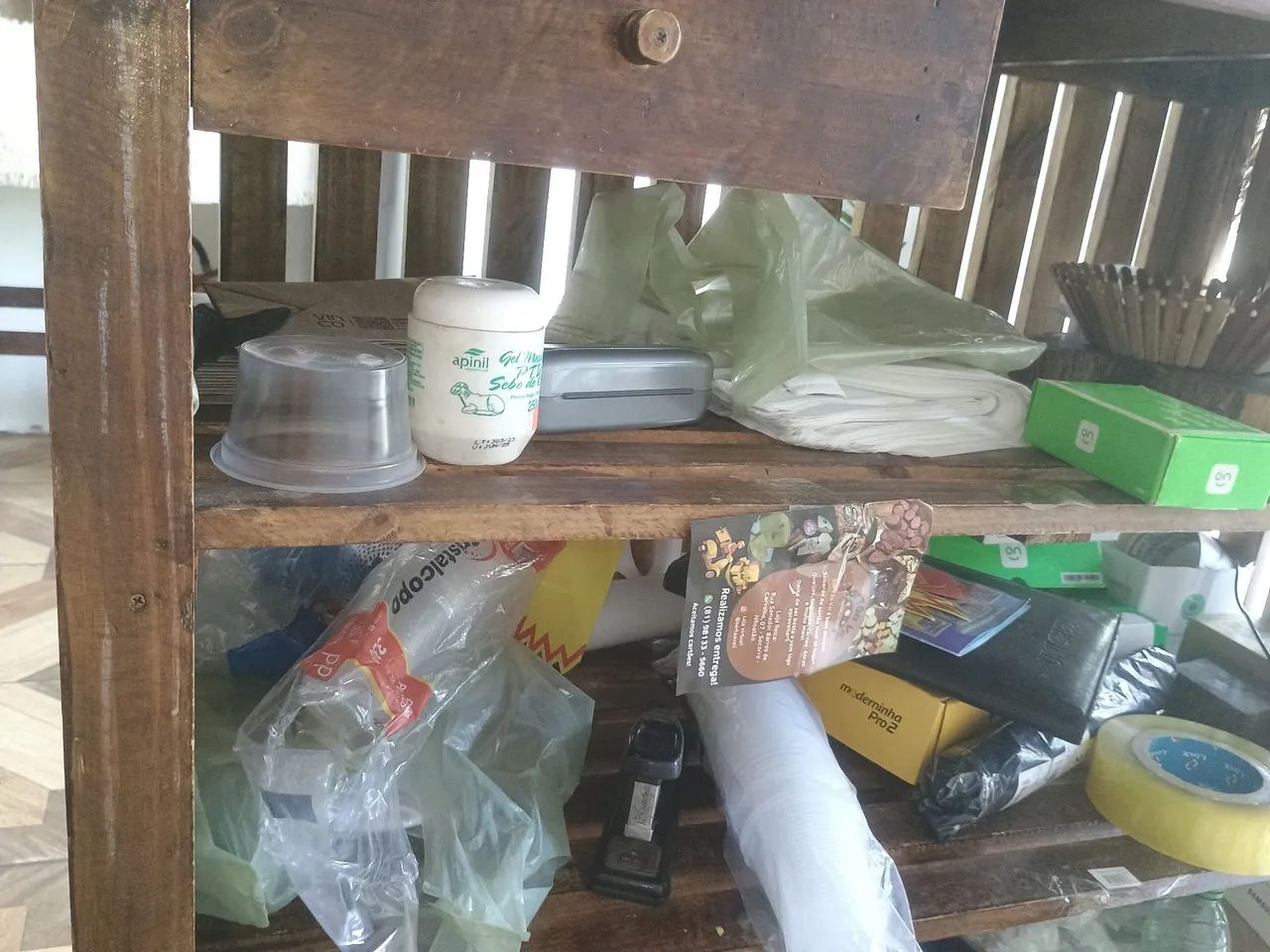 Balcão pra comércio /com prateleiras e gaveta  - Foto 3