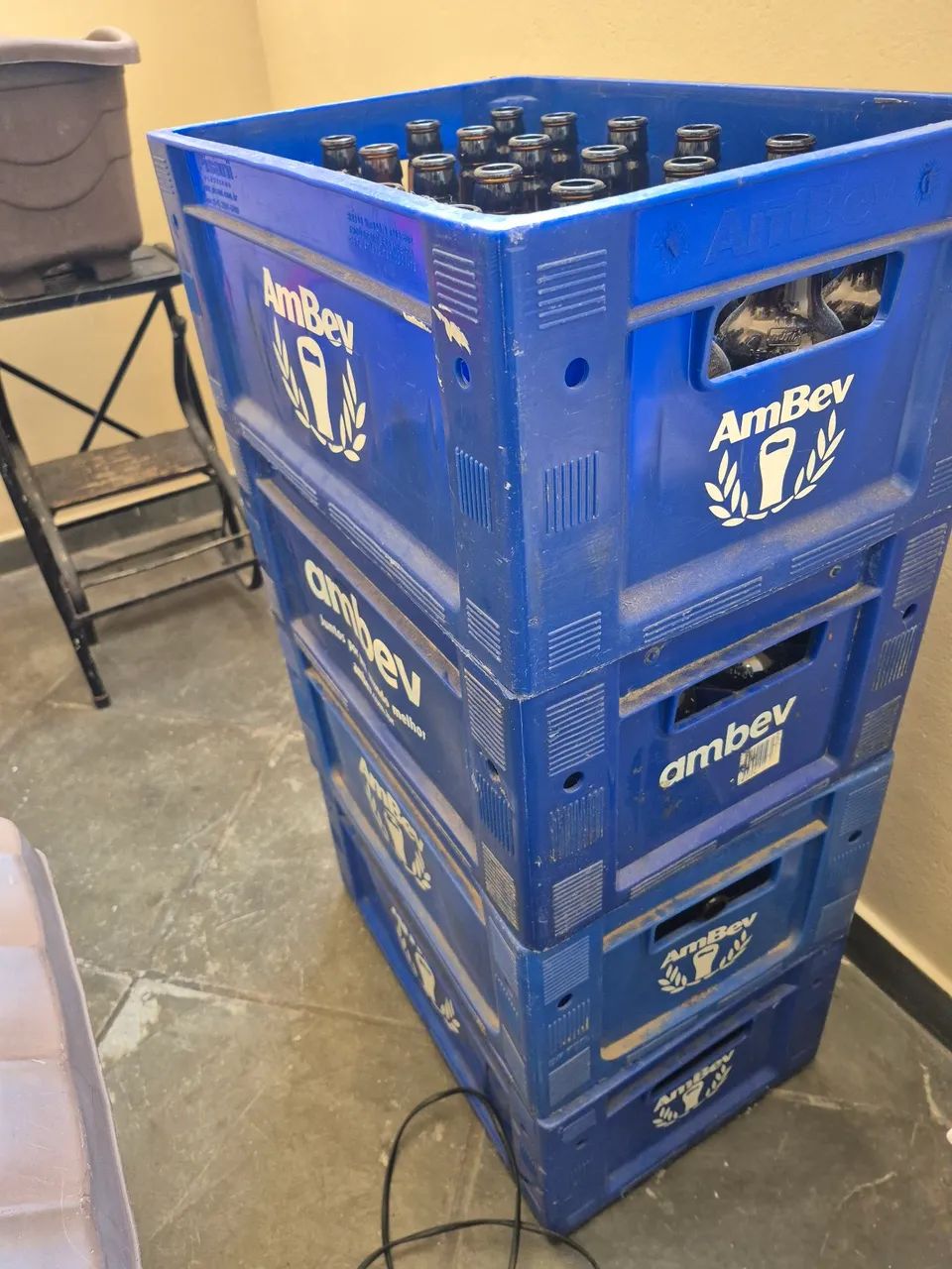Caixas de cascos de cerveja  - Foto 2