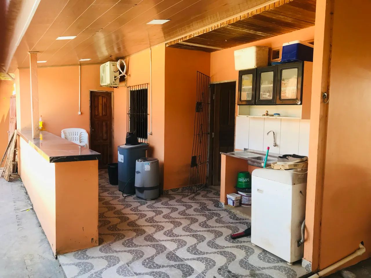 Vendo excelente casa com ampla área de laser - Foto 2