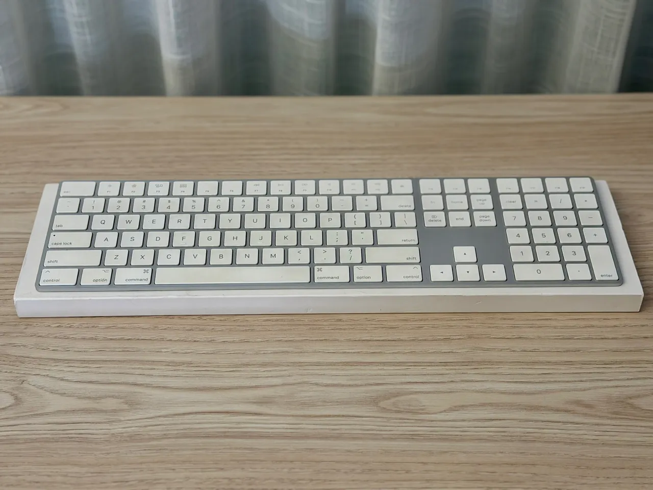 Teclado Apple Magic Keyboard com Numpad ? Space Gray (A1843