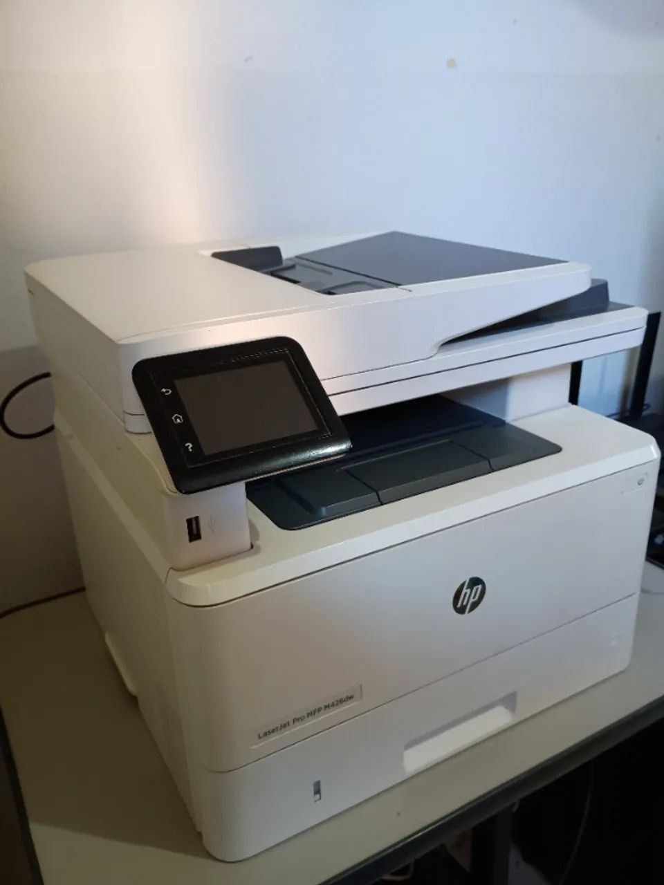Impressora multifuncional HP LaserJet MFP M426dw monocromática  - Foto 2